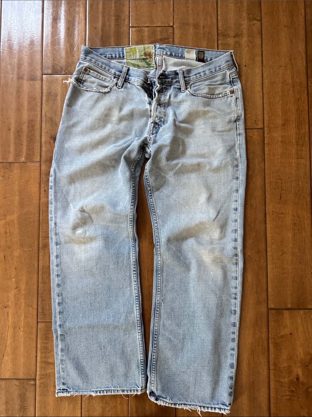 Hollister low rise boot button fly AMAZINGLY DISTRESSED Men's jeans 32x30